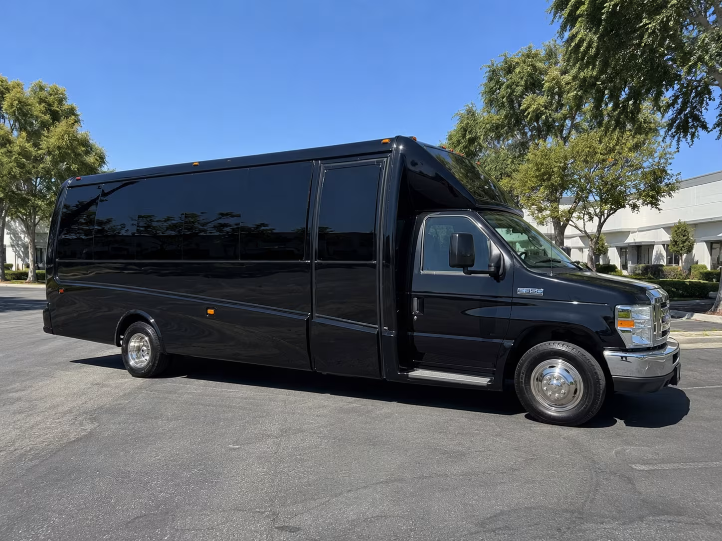 corporate wine tour and team event buses from missouri city